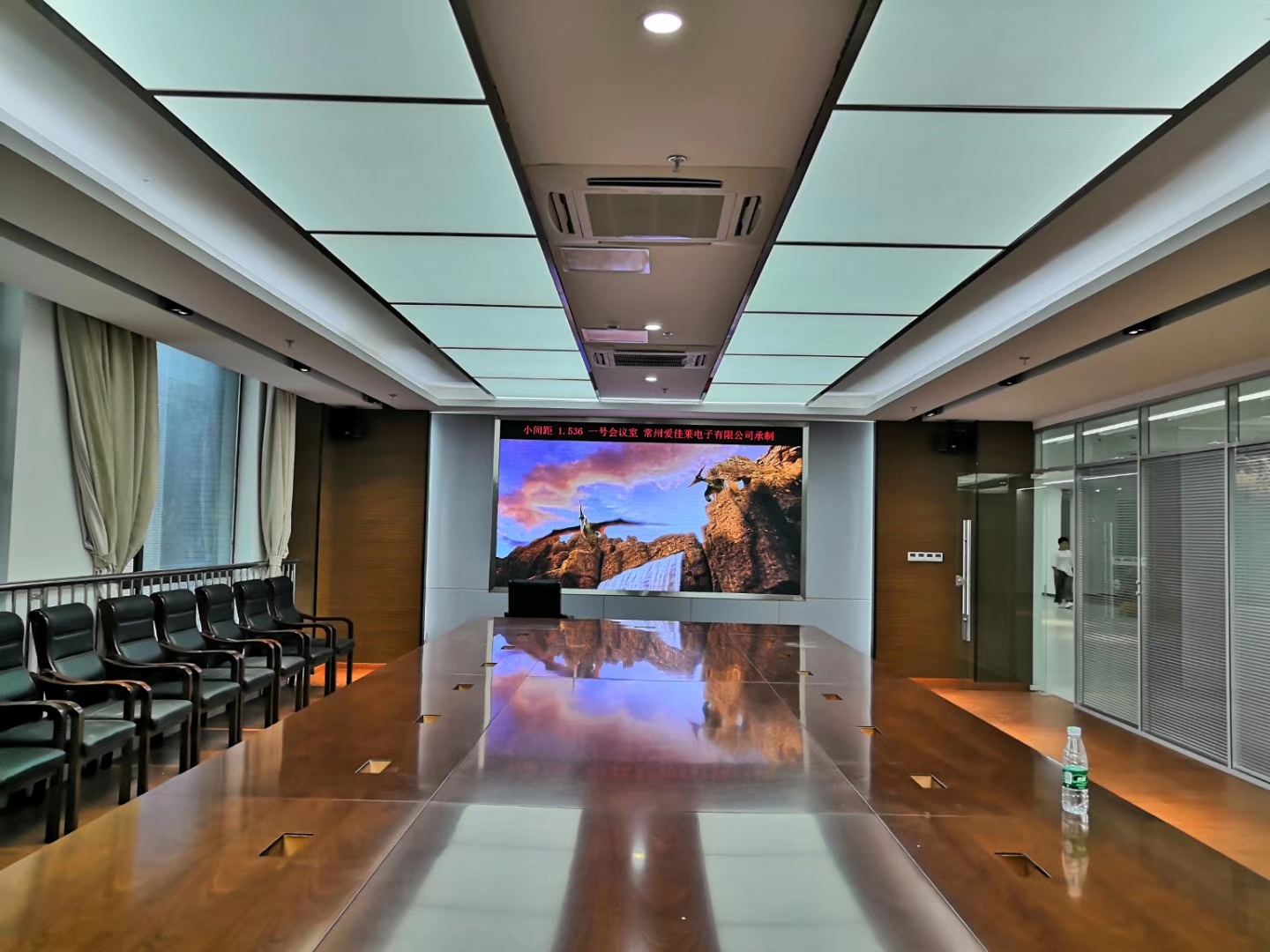 無錫空港產(chǎn)業(yè)園三樓會議室全彩顯示屏