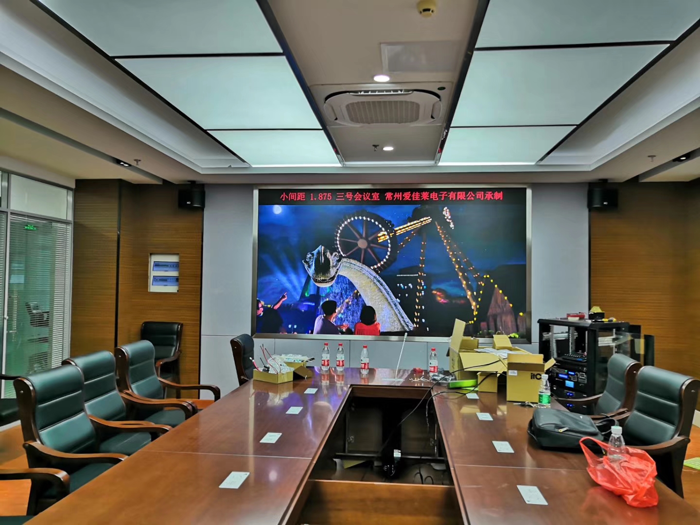 無錫空港產(chǎn)業(yè)園五樓會議室全彩顯示屏