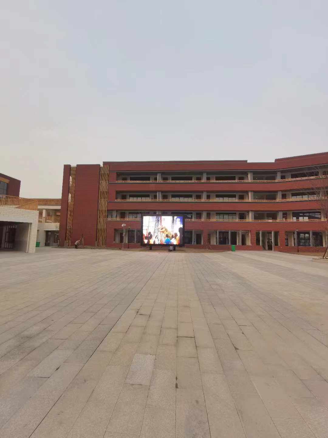 無錫平湖城小學戶外全彩顯示屏