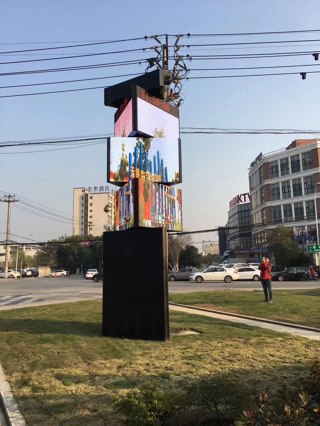 無錫碩放旋轉(zhuǎn)全彩顯示屏