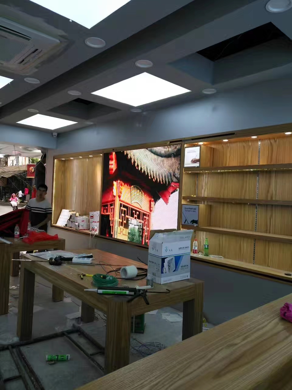 上海寶山蘋果手機(jī)專賣店全彩顯示屏